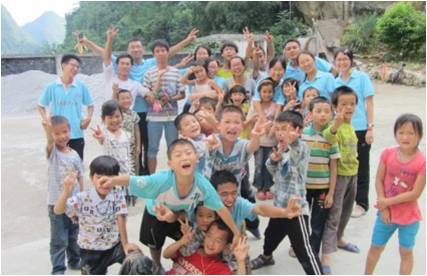 ��h������W(xu��)���������Єӡ��F(tu��n)�(du��)֧�̵��c(di��n)�ǏV���ό����Rɽ�h��կ�l(xi��ng)¡��С�W(xu��)��7��18�գ�����?y��u)麢�ӂ��e�k��Ȥζ�\(y��n)�ӕ�������������K������^��������������(xi��ng)Ŀ������ʮ�֟������\(y��n)�ӕ���Ļ��֧���(du��)�c���ӂ��_�ĺ�Ӱ��