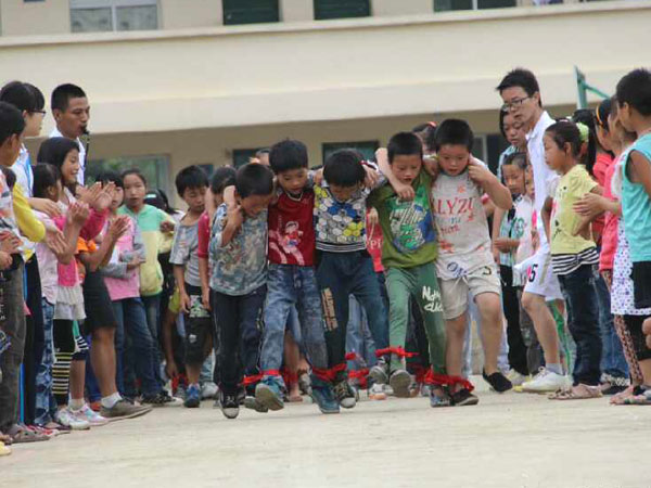 7��28�����V�|�̌W(xu��)Ժ��С�ٟ���ɽ�^(q��)���W(xu��)����֧���������С�W(xu��)�e�k���\�ӕ����mȻ���ز�δ�޽�����������꠆T��Ŭ���ͺ��ӂ���ƴ���£��\�ӕ��A�M�Y(ji��)�����D�麢�ӂ��ڱ�ِ�ЈF(tu��n)�Y(ji��)�f(xi��)��������������