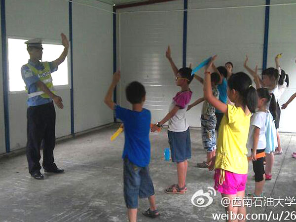 7��24��������ʯ�ʹ�W(xu��)У��(b��o)ӛ�߈F(tu��n)���Ű�֧��־Ը�(du��)�o���ӂ�������һ�ò�һ�ӵ��I(y��)�w�(y��n)�n�����а������t(y��)�����ώ������죬�ƌW(xu��)������ώ���N�I(y��)���(du��)�T��ϣ�������ӂ�?c��)ڸ���(g��)�I(y��)�ώ�ָ��(d��o)�����܌�(du��)δ����������Mϣ�����D�顰���������ڽ̌�(d��o)���ӂ���ָͨ�]�Ļ��A(ch��)�ք�(sh��)��