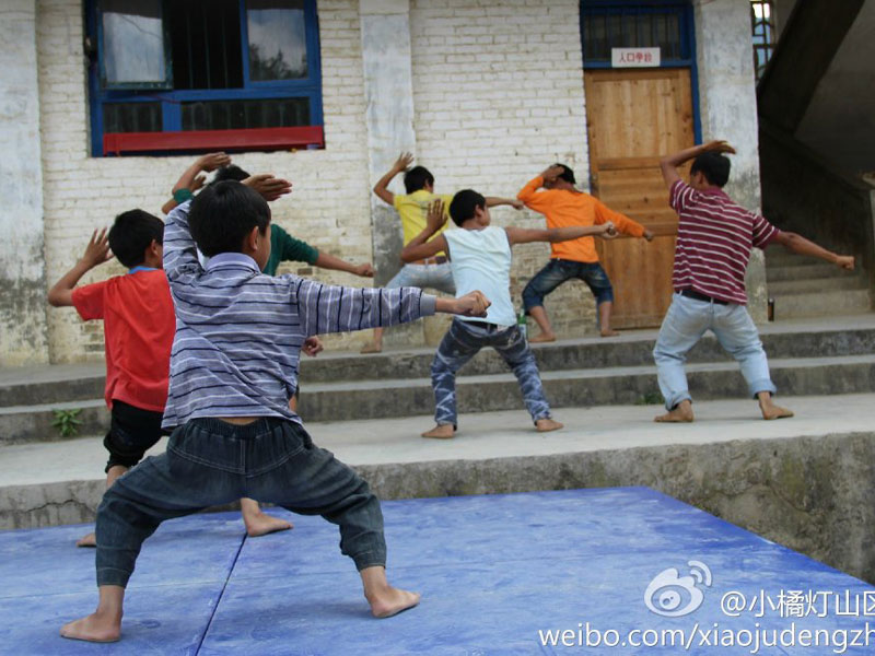 7��31������С�ٟ���ɽ�^(q��)���W����֧�����ǭ����ؑ�S�h�����l(xi��ng)����С�W����20���֧�̻�Ӽ����Y���������������ҵ�Ͷ�뵽����ˇ�R�ݵĜʂ��A�Ρ��D�麢�ӂ��ڞ�R���u�����ž���