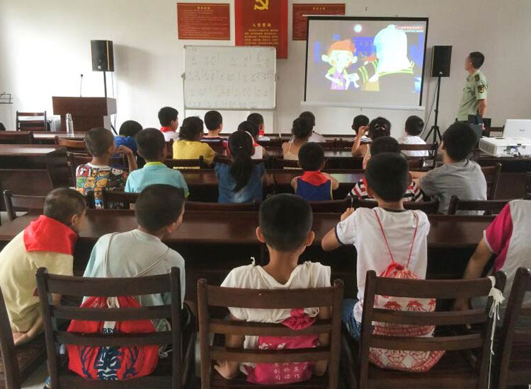 ־Ը����Ո(q��ng)���ą^(q��)�侯���(du��)��ǰ�����ٽoС���т���������ȫ֪�R(sh��)�v����