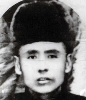 ���F÷��1893��1934�����������|����Ϫ��1931��10����Ѯ�����F÷�������|�������l(w��i)܊�����ڵ��|���P����ᶎr���f��һ����ӡ�1932��3�����|���񱊿��վȇ���ί�����F÷��|�����x��܊��28·܊˾�1934��5��30���������F÷����͢�o���I(l��ng)�Ăα��°���꠲��@��1934��9��28��ҹ�����F÷����܊�ٰ�񽵟oЧ�±�������1935�깲�a(ch��n)�h�l(f��)���ġ���һ���ԡ������Q���ǡ���ȇ������|������Ӣ�ۡ���1988�걻׷�J(r��n)�������ʿ��2014��9��1�գ������������������ĵ�һ��300����������Ӣ�Һ�Ӣ��Ⱥ�w�����