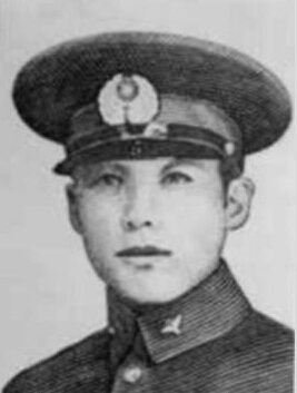 鐺��ģ�1916�꣭1937��8��17�գ����|�����(zh��n)������܊��5���մ���w�ІT�� ����һ�ˡ���׃�����܊����У���ڮ��I(y��)��1937��8��17�գ����ٵ������Zը�Ϻ����Ĵ�·��܊�܊˾��r�����ձ�܊�֮�����ړ��У��C(j��)��������鐺�����������딳����┵(sh��)ʮ���ձ�ʿ������������鐺��Ĳ������ӡ����w�ІT����֘�����������܊��֮�������һ�w�ӏ��Ԛ�ѳ����������������һ����������Ӣ����