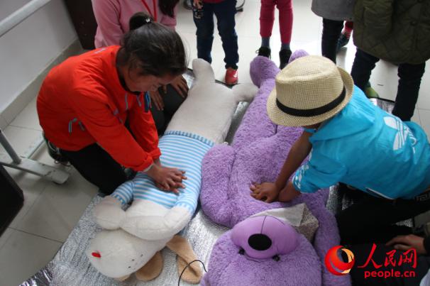 �V�|�t(y��)�ƴ�W(xu��)ů�L(f��ng)�Ї�(gu��)־Ը����(w��)�(du��)���Ĵ�ʡ�����ݿ����h�����l(xi��ng)���ʹ��_(k��i)չ����־Ը����(w��)���̺��ӂ��ƌW(xu��)�\(y��n)��(d��ng)���p���\(y��n)��(d��ng)�p������ᘌ�(du��)�\(y��n)��(d��ng)��Ҋ(ji��n)�܂���r���ڼ����Ծȼ��ܡ��D�麢�ӂ����ò�ż����(x��)�ķΏ�(f��)�K�������ȼ��ȼ��ɡ����F(tu��n)�(du��)�ṩ��