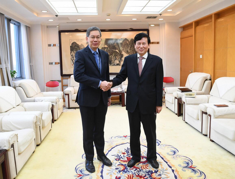人民日?qǐng)?bào)社社長(zhǎng)、總編輯庹震會(huì)見新加坡駐華大使呂德耀一行