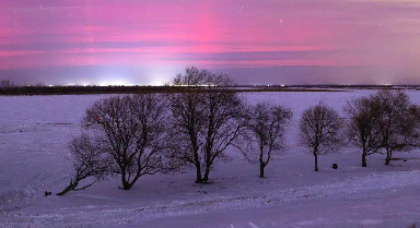 我國(guó)北方多地迎來新年首場(chǎng)“極光秀”